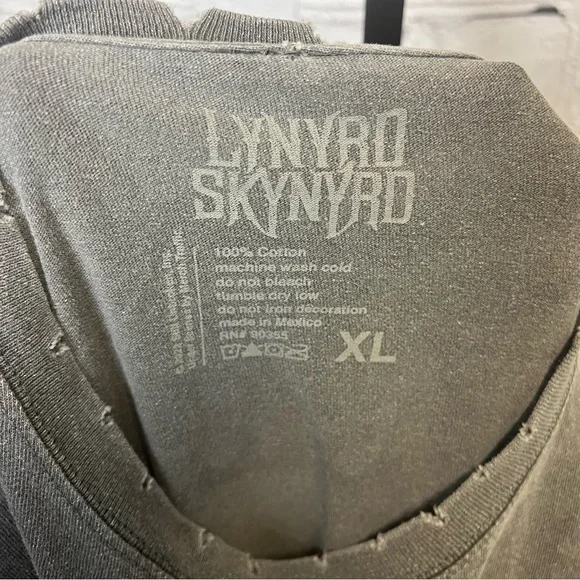 Lynyrd Skynyrd Gray Graphic T-Shirt - Picture 6 of 6